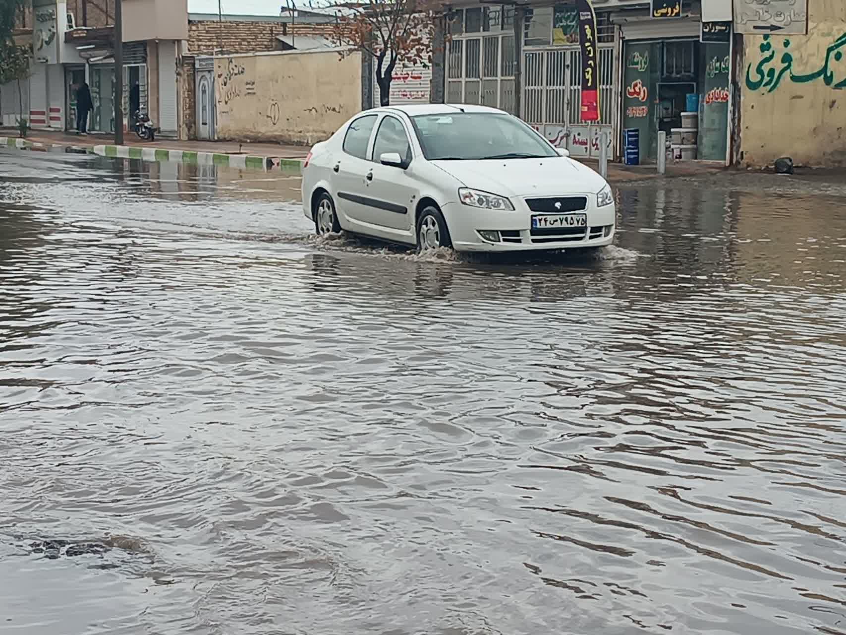 آبگرفتگی معابر شهری در پی بارشهای اخیر