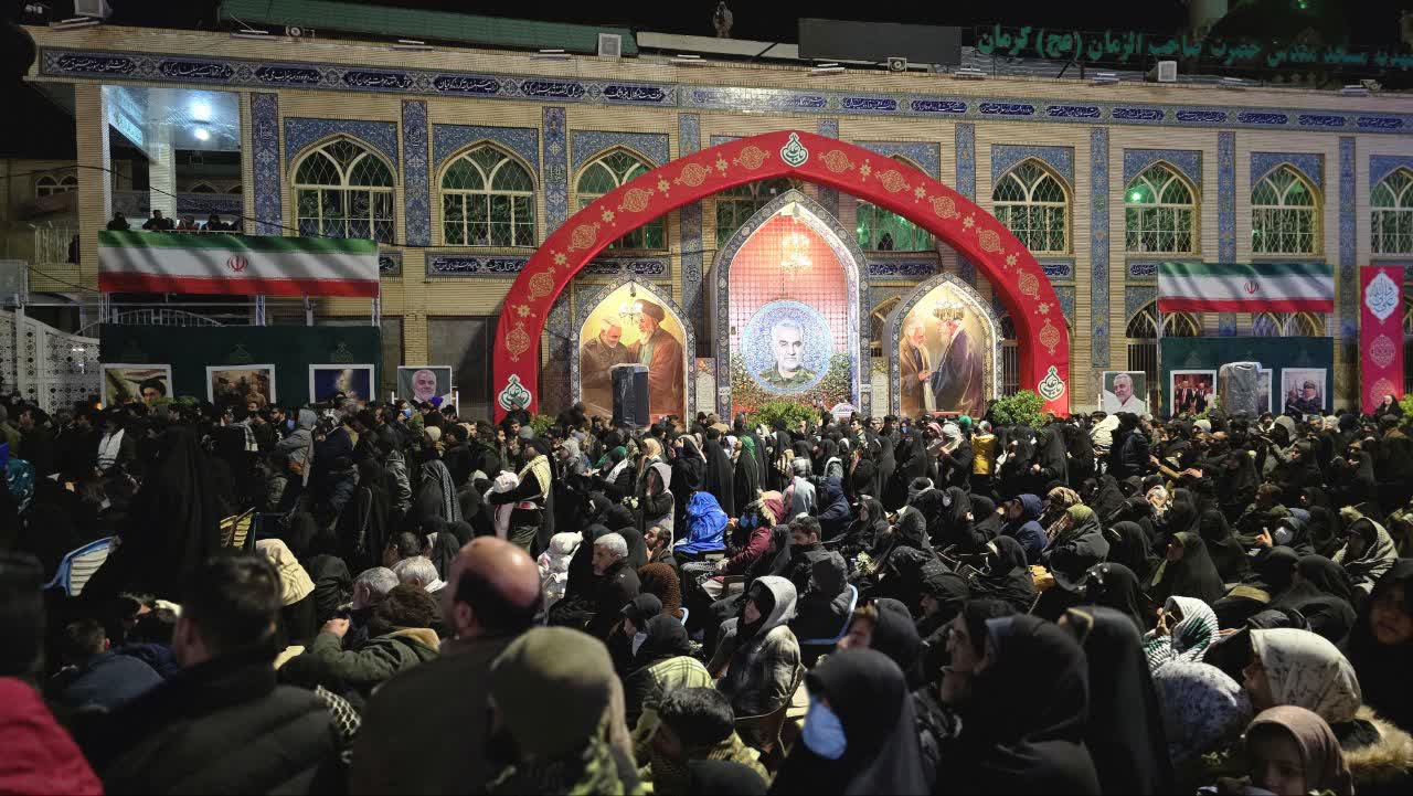 حضور باشکوه مردم در مسیر منتهی به مزار حاج قا