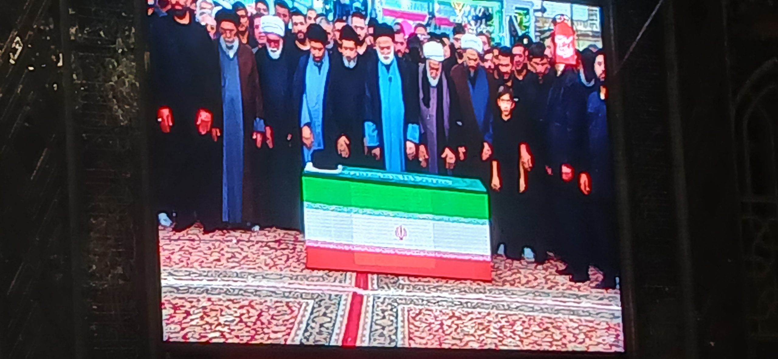 خادم حضرت خورشید در آغوش حرم